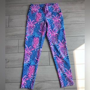 Lilly Pulitzer golf size 2 UPF 50+ luxletic 28” Corso pant